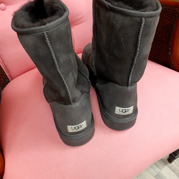 Men's UGGS Boots - Picture 1 of 3